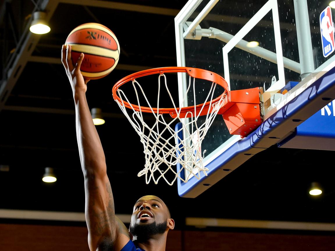 九游娱乐-中锋做球与背身牵制作用突出,篮球中锋背打视频教程 第2张